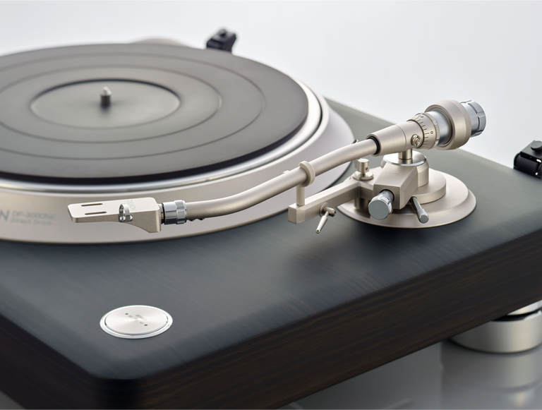 Denon DP 3000NE MEM Turn Table alternate view