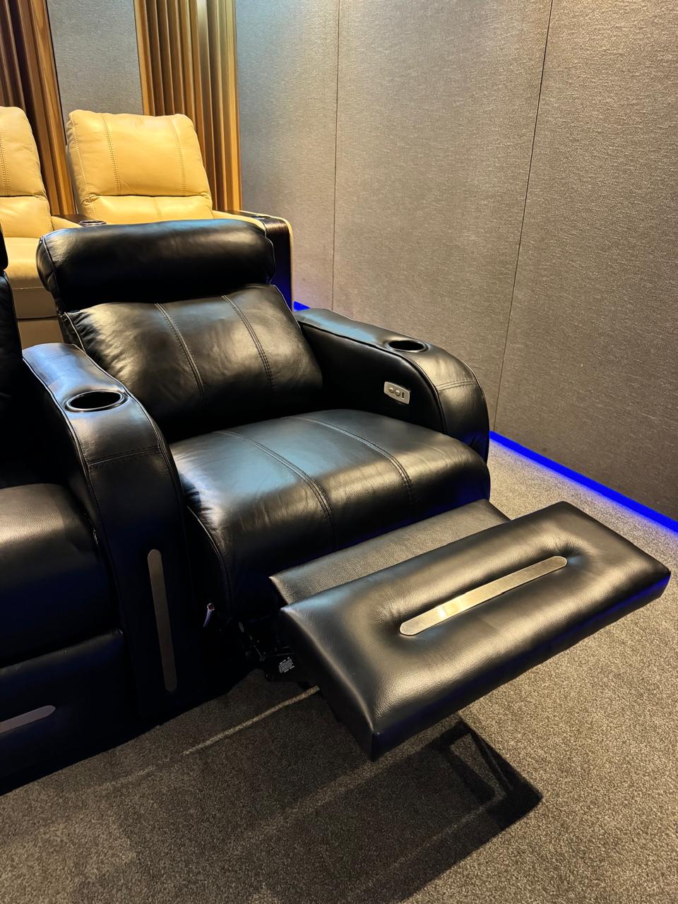 Defiant Imperials Home Cinema Seats recliners 3-seater alternate view
