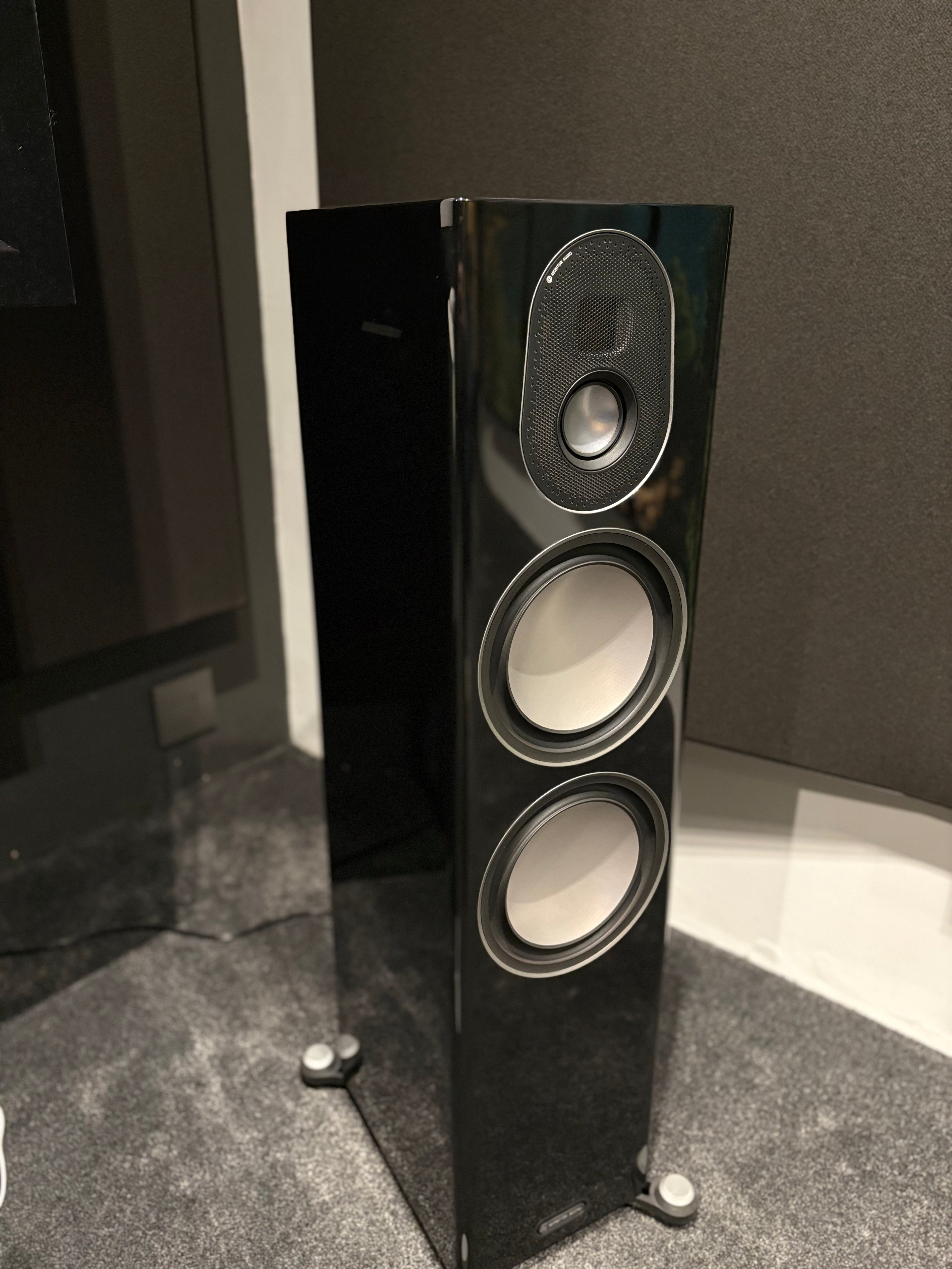 Monitor Audio Gold 300 5G speaker alternate view 3
