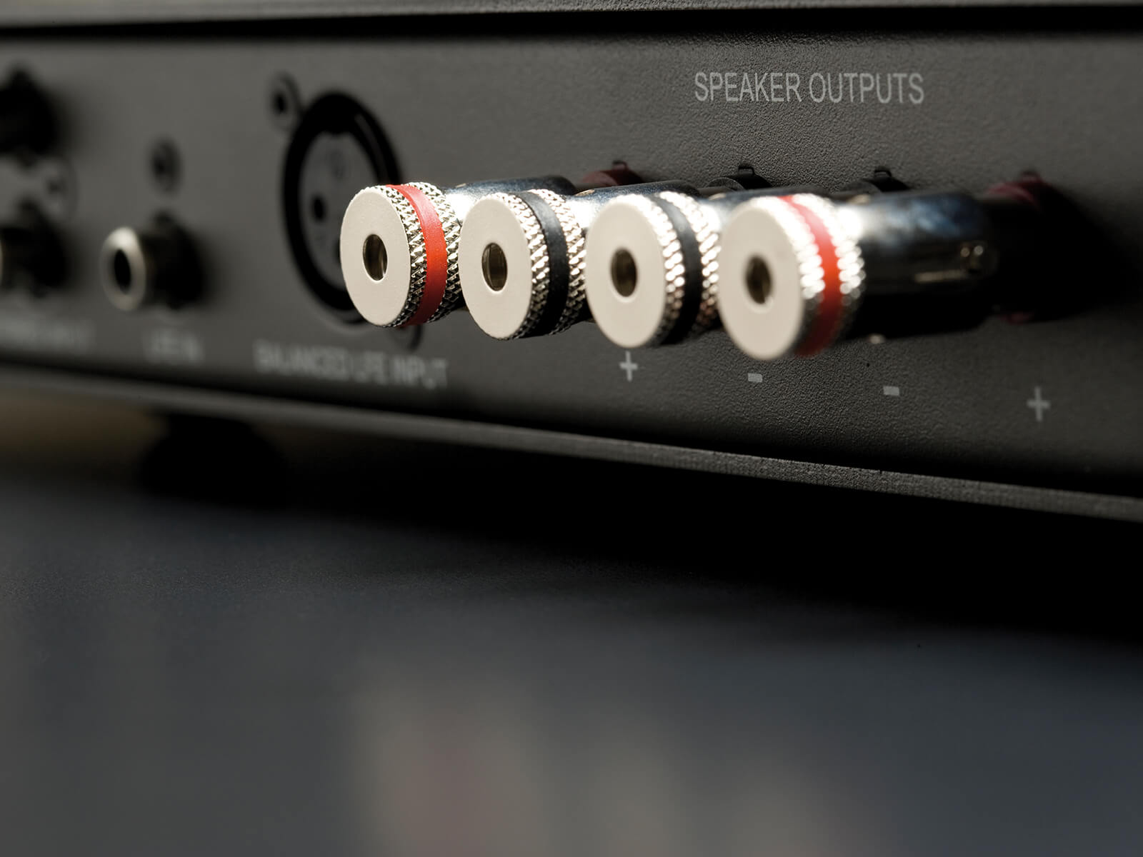 Monitor Audio IWA250 Subwoofer Amplifier detail view